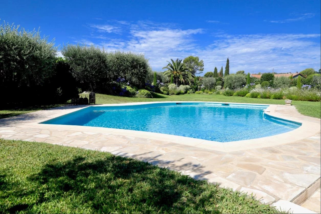 BEAUFIFUL PROVENCAL VILLA OLD MOUGINS VILLAGE