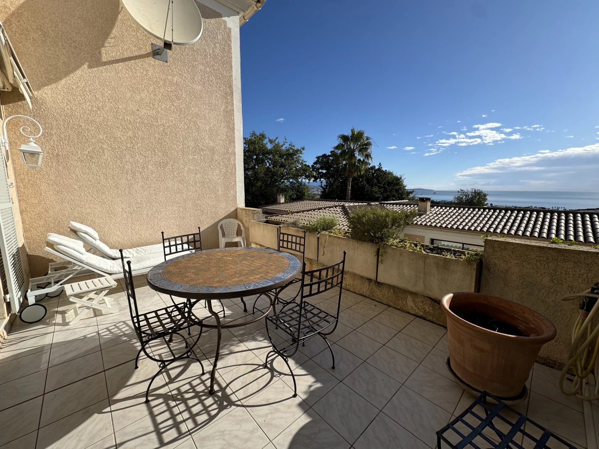 VENTE HAUTS DE VAUGRENIER VILLA/PATIO 4 PIÈCES 915 000.-€