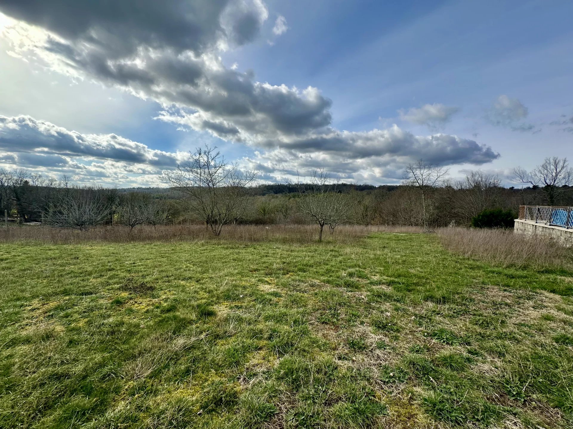 Terrain à construire de 2800m² avec garage