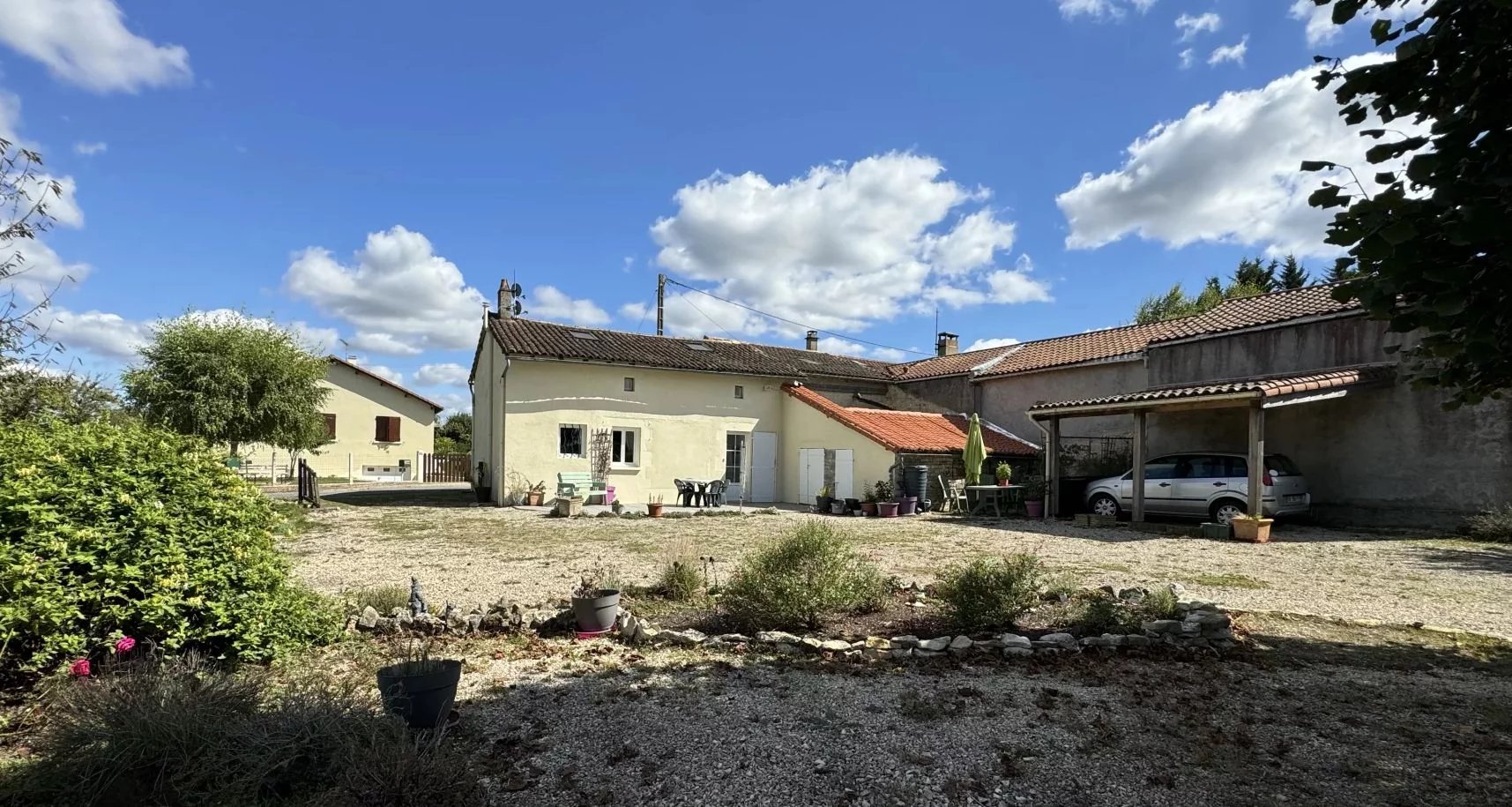 Charming 3 bedroom property, close to the village of Couhé