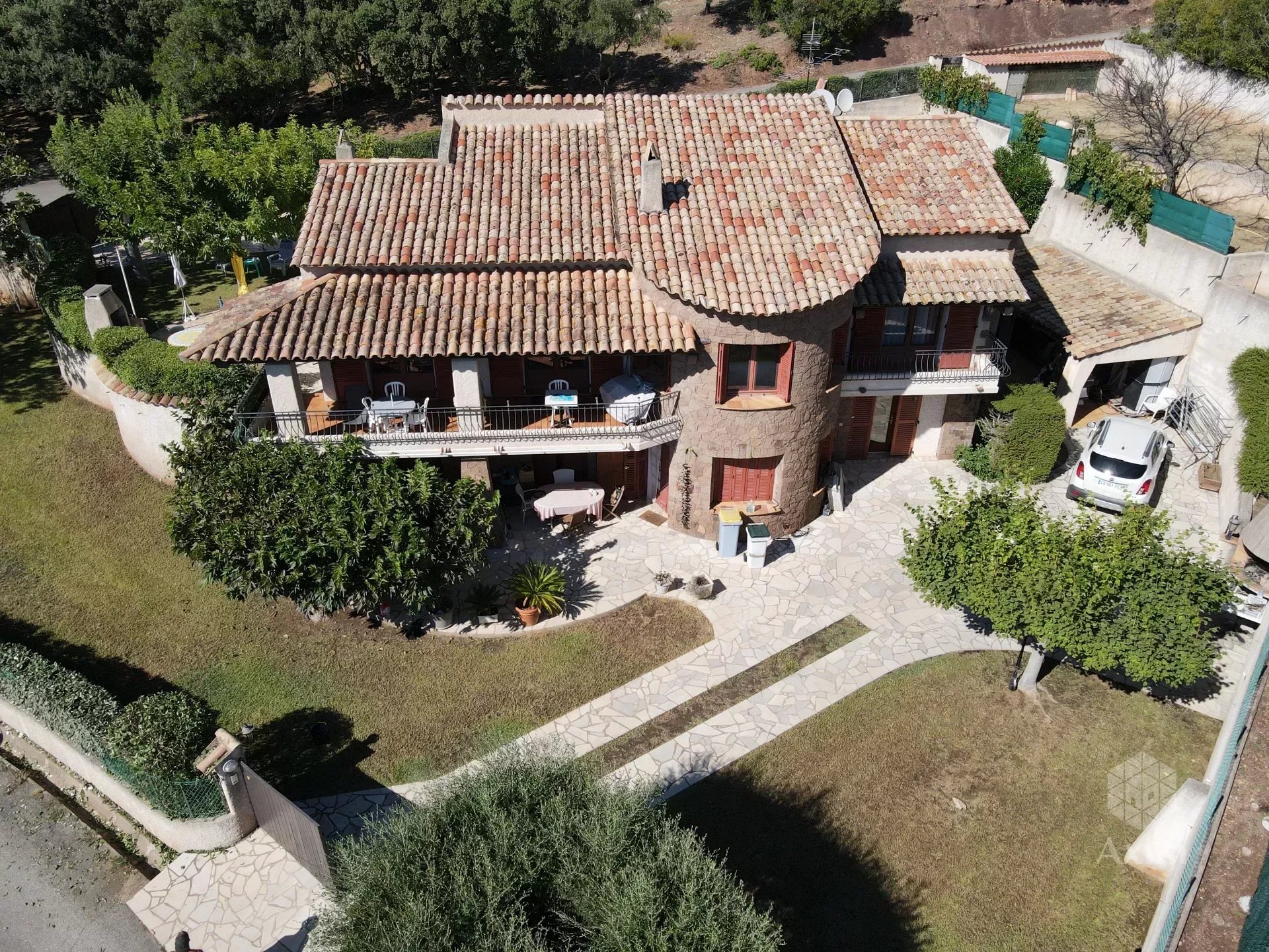 Superbe Villa Provençale avec Vue Mer et Montagne, Terrain Plat Piscinable de 1222 m²