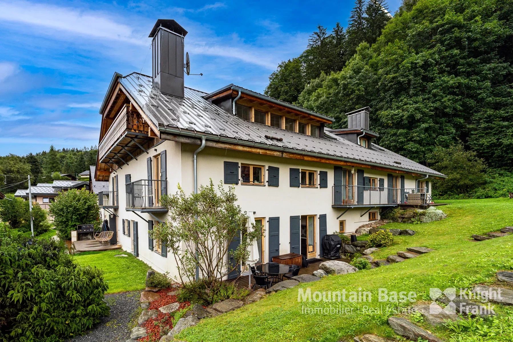 A bright, modern 3-bedroom, 2-bathroom apartment with private terrace Accommodation in Chamonix