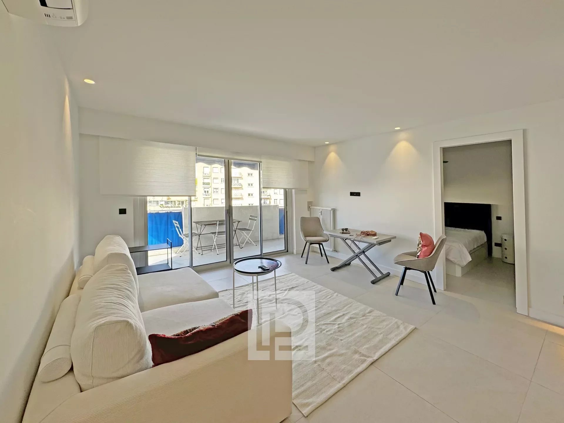 Cannes city center apartment 2p completely renovated air conditioning walking distance from the Croisette and Rue d'Antibes