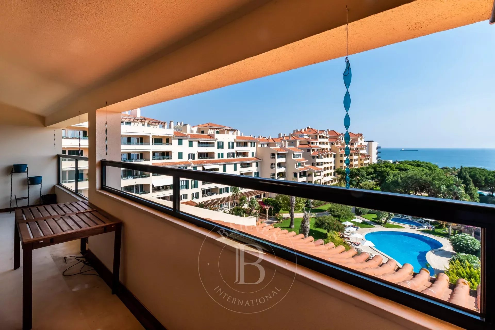 Terrasse et vue sur la mer