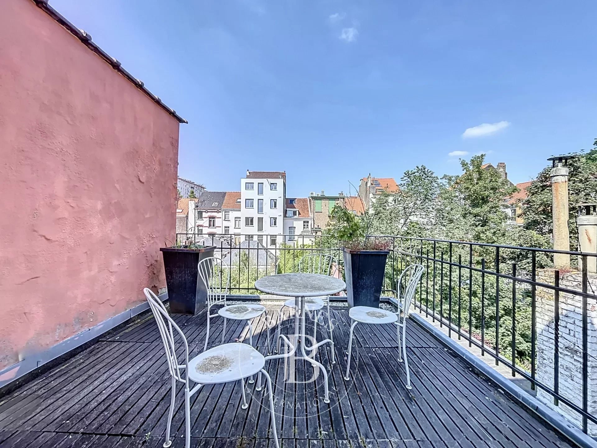 Bruxelles - Quartiers des squares - grande et  prestigieuse maison de maître avec jardin