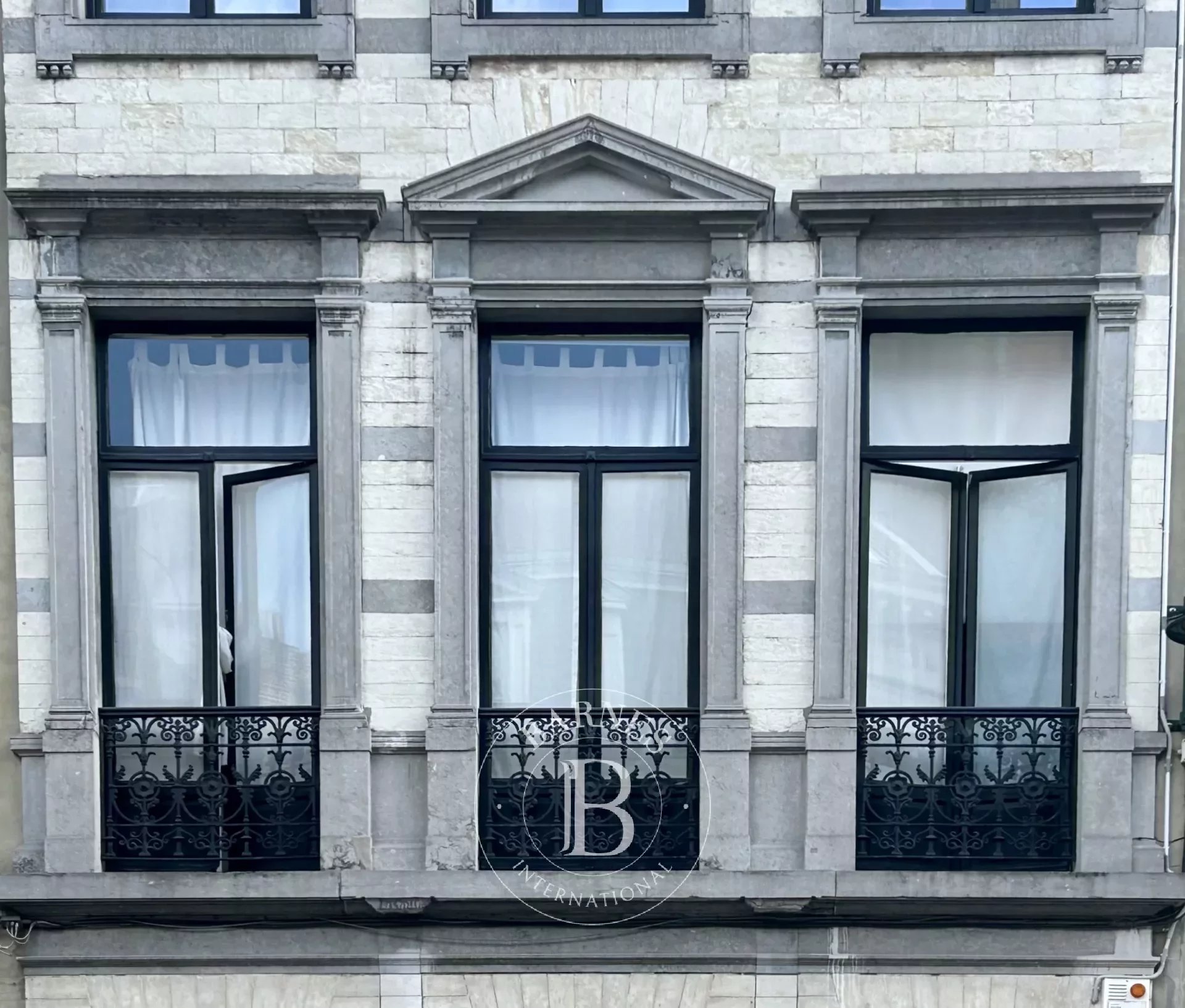 Bruxelles - Quartiers des squares - grande et  prestigieuse maison de maître avec jardin