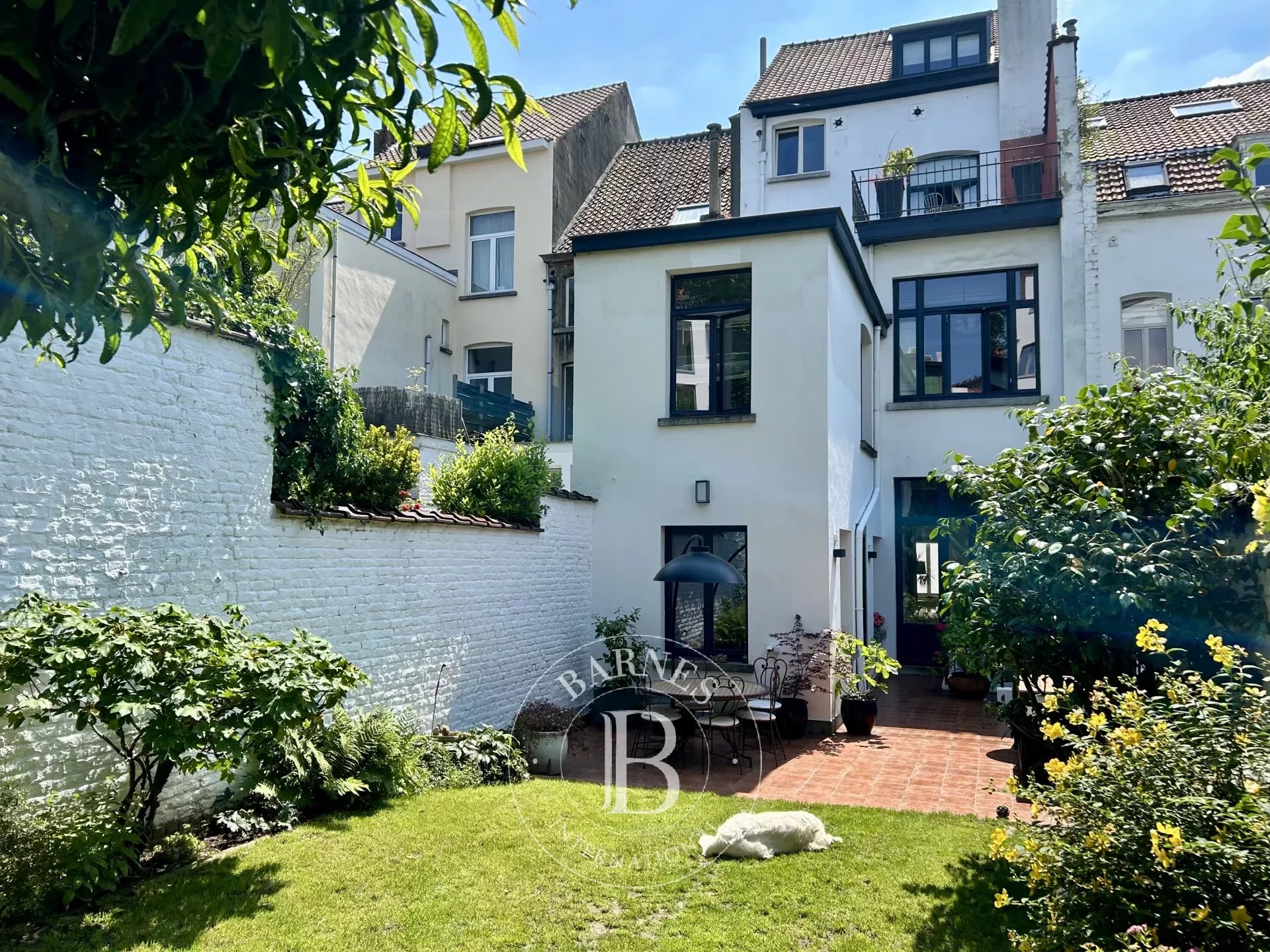 Bruxelles - Quartiers des squares - grande et  prestigieuse maison de maître avec jardin