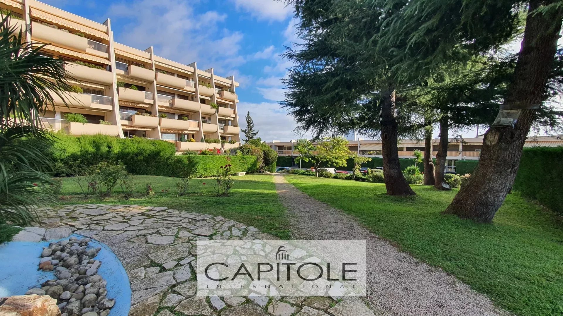 EXCLUSIVITY: Antibes, 1 bedroom apartment near the center with cellar and parking.