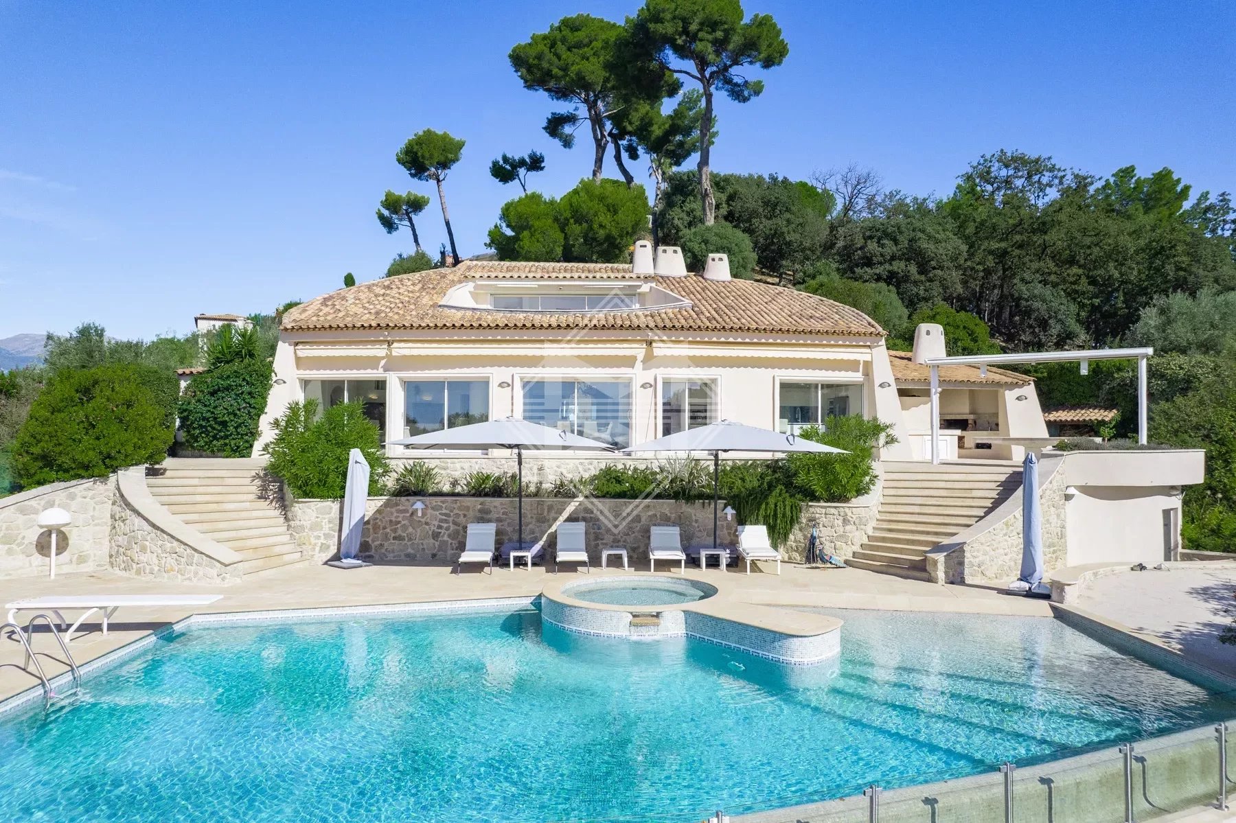 06800 CAGNES-SUR-MER VILLA