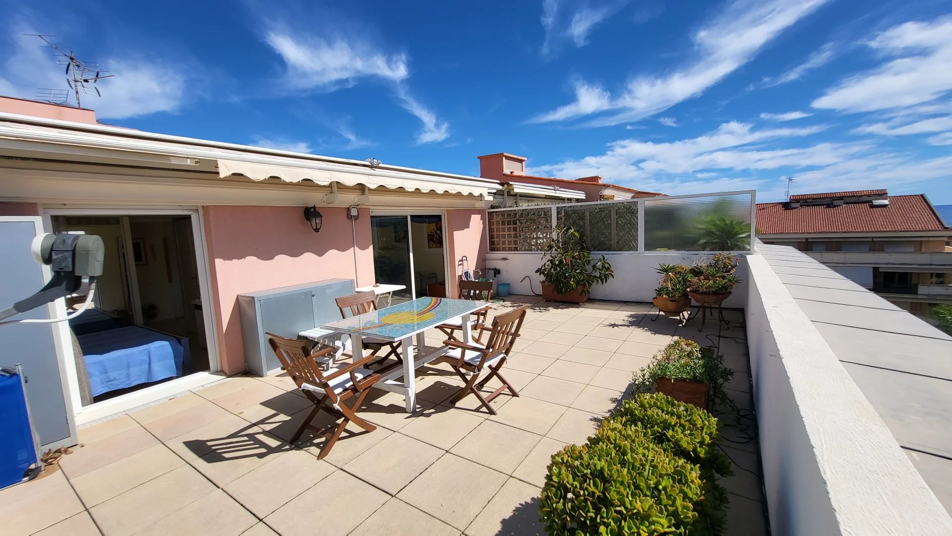 Roof top - amazing terrace - Menton city center