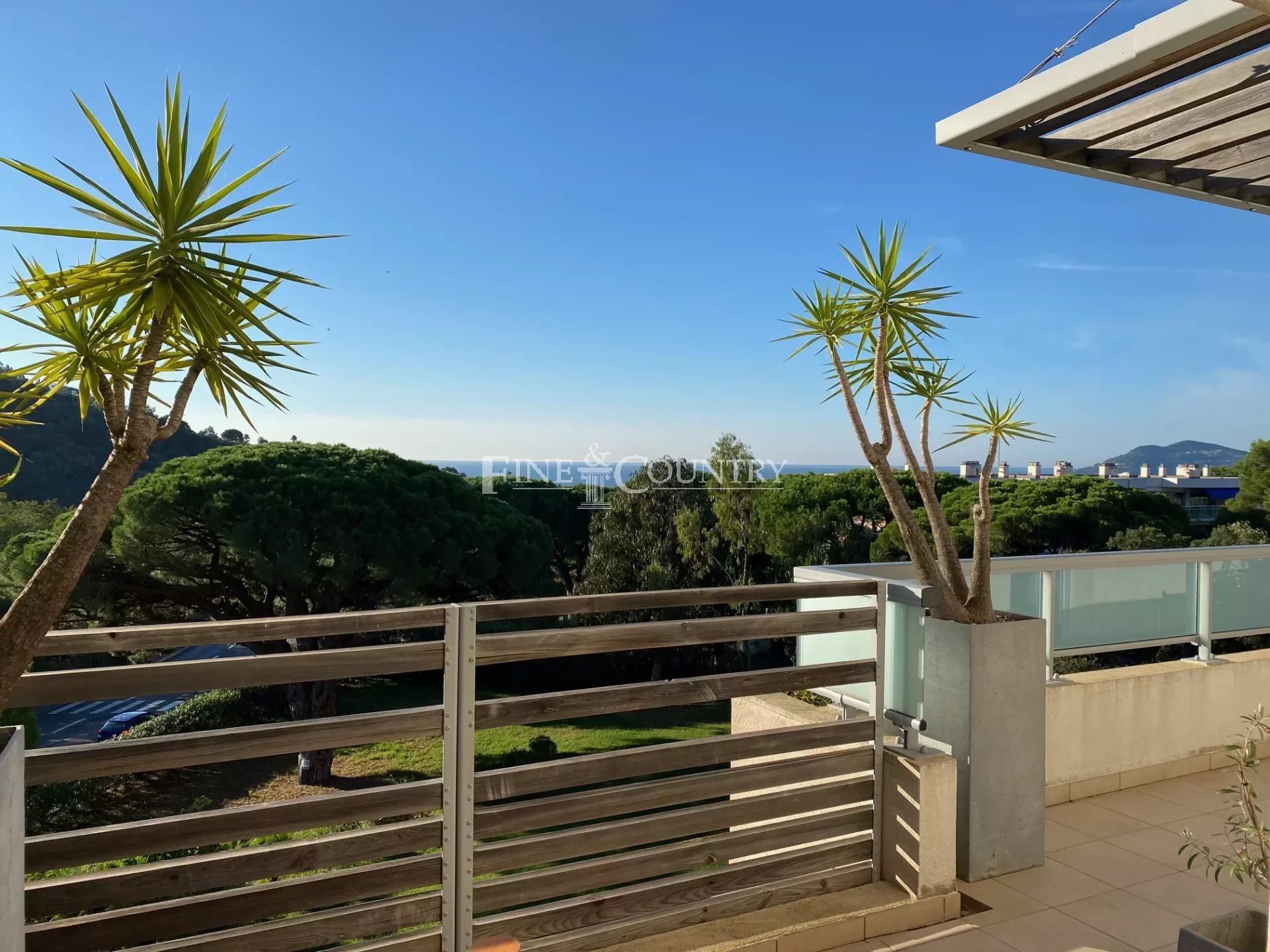 Apartment for sale in Cannes with sea view