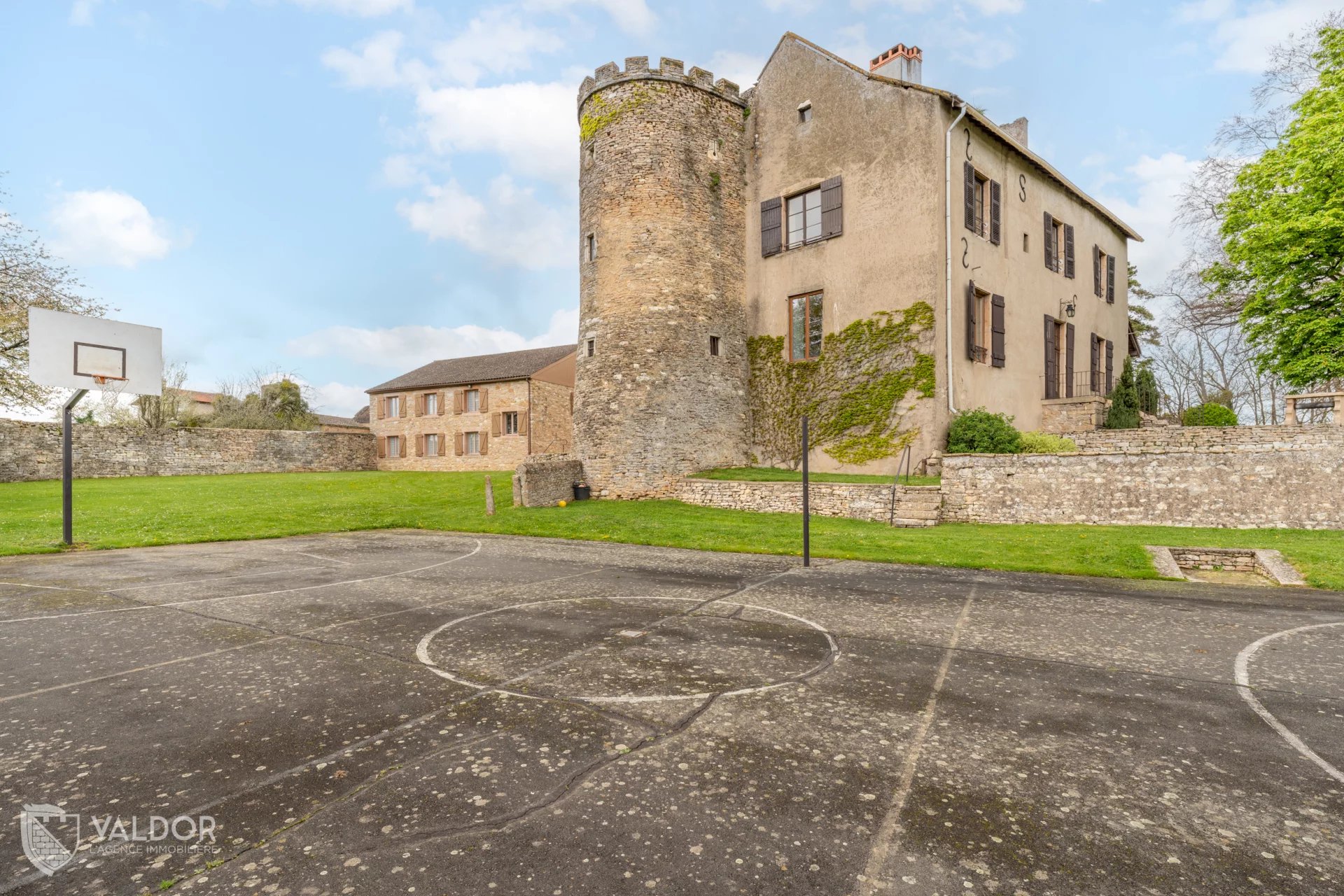 VALDOR PRESTIGE vous présente le CHÂTEAU DE SAINT-ALBAIN