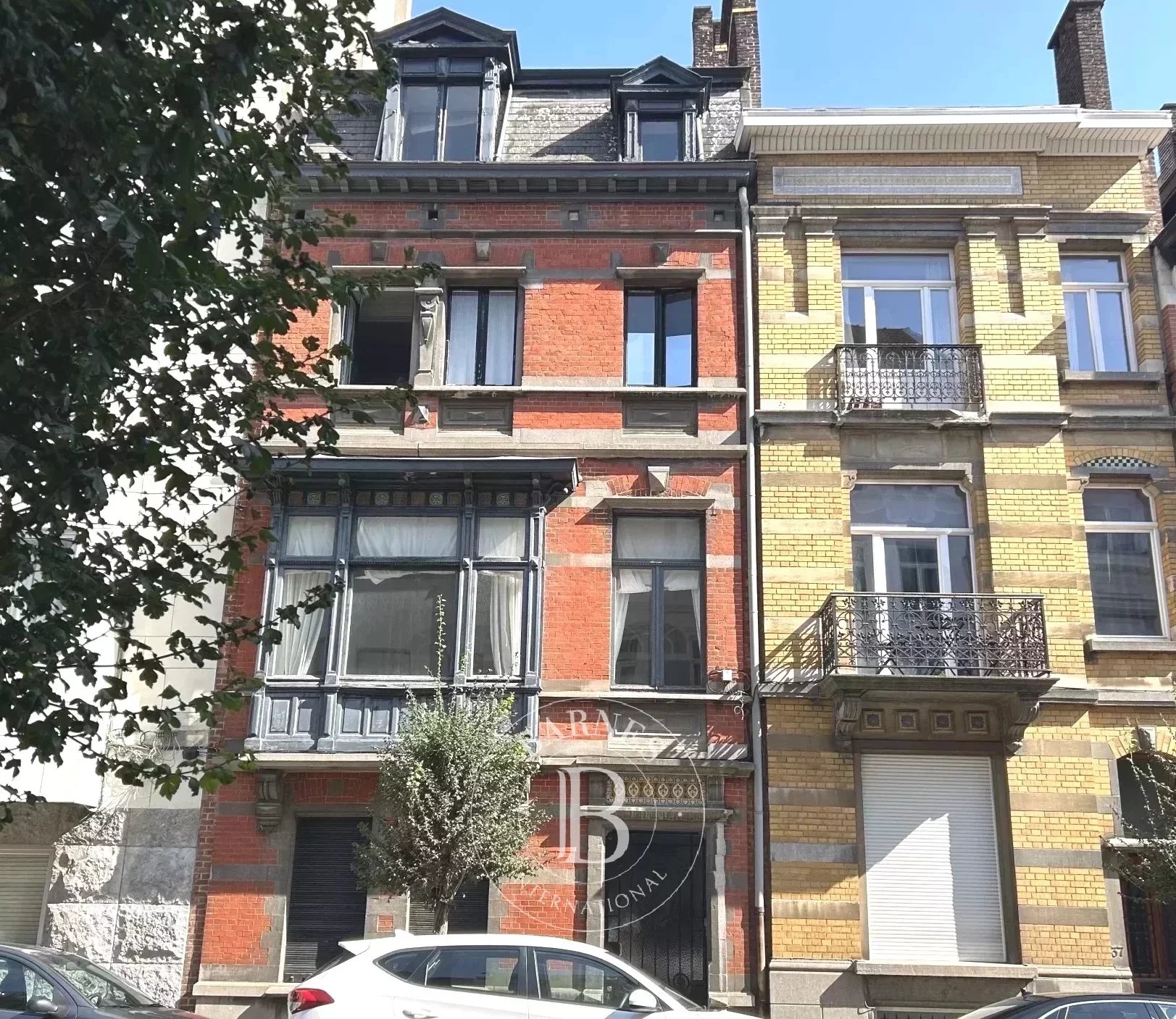 Ixelles - quartier Louise - Grande maison avec jardin à rénover.