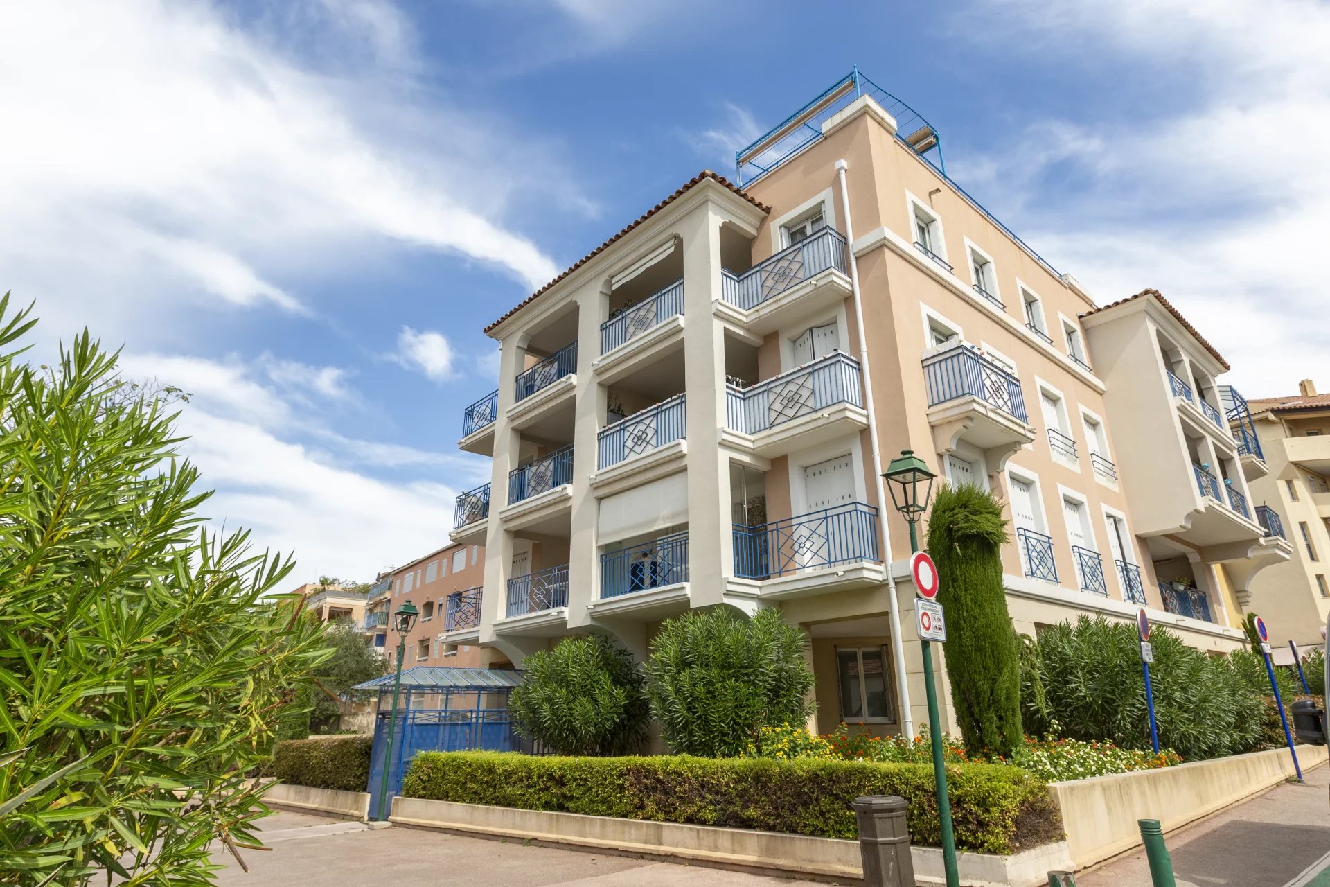 Bright penthouse with large terraces in the centre of Sainte Maxime