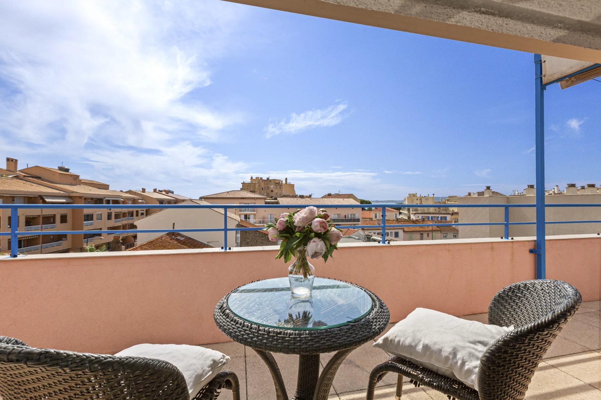 Bright penthouse with large terraces in the centre of Sainte Maxime