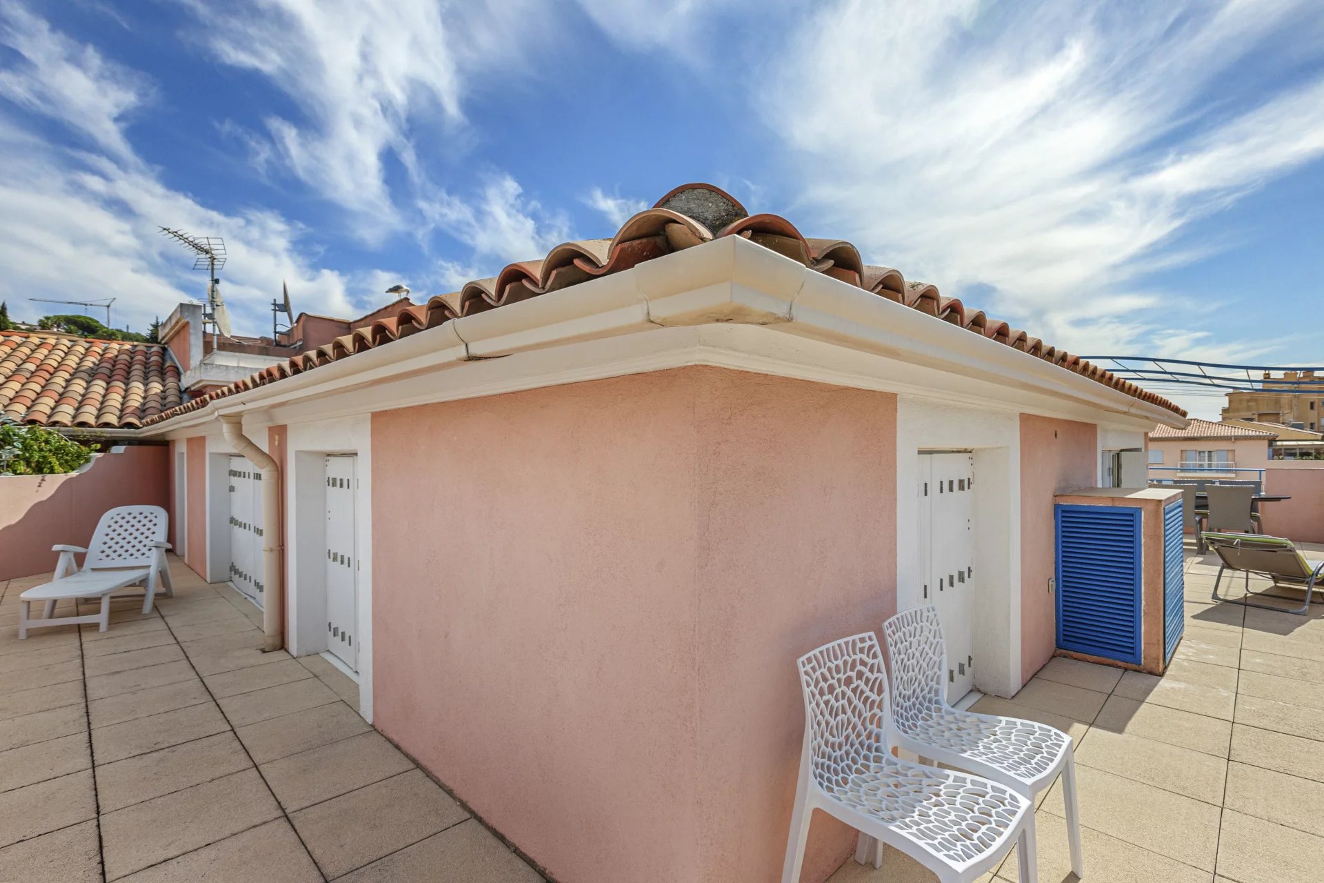 Bright penthouse with large terraces in the centre of Sainte Maxime