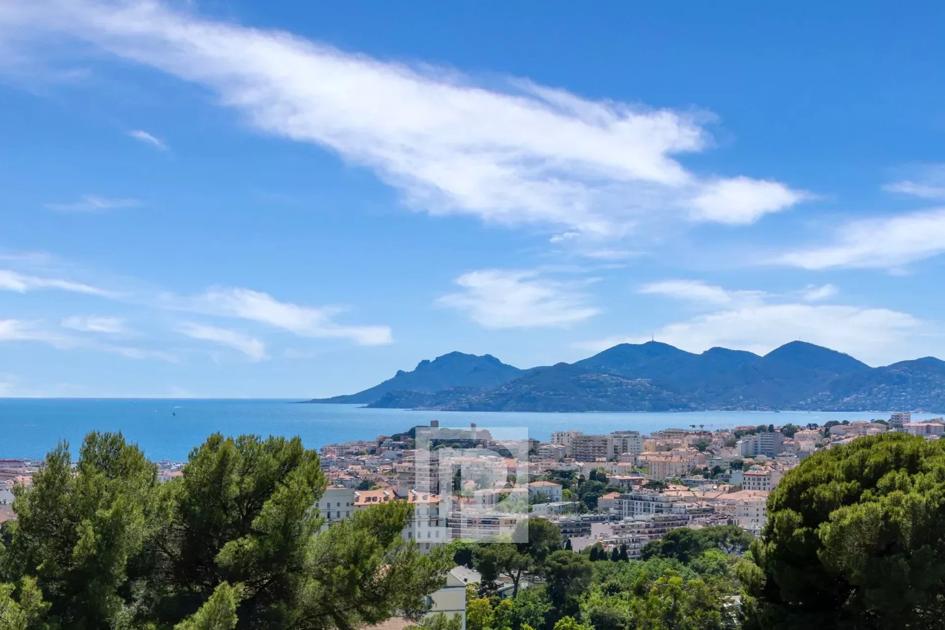 Cannes - Fantastique vue mer, îles et l’Estérel