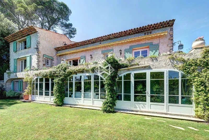 06250 MOUGINS VILLA