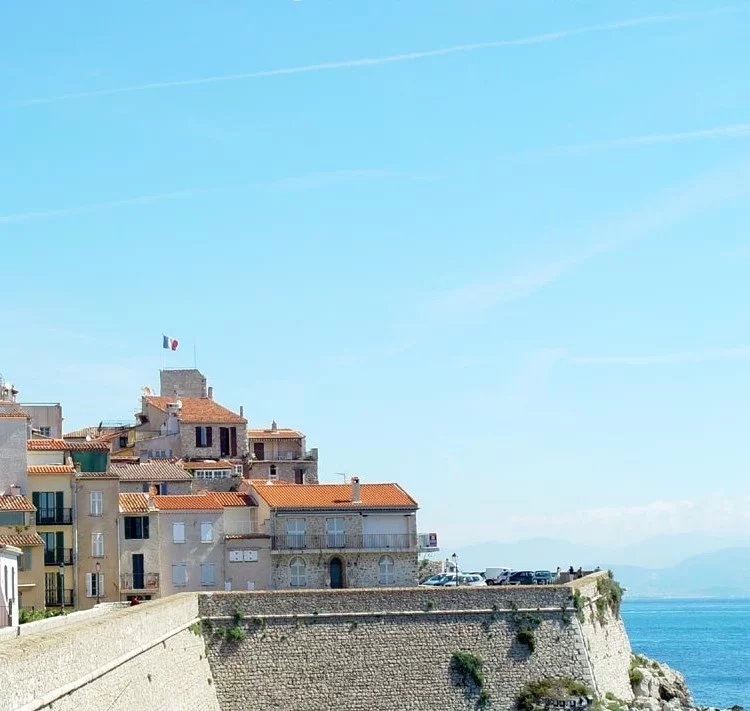 Vieil Antibes Fonds de commerce avec une belle terrasse