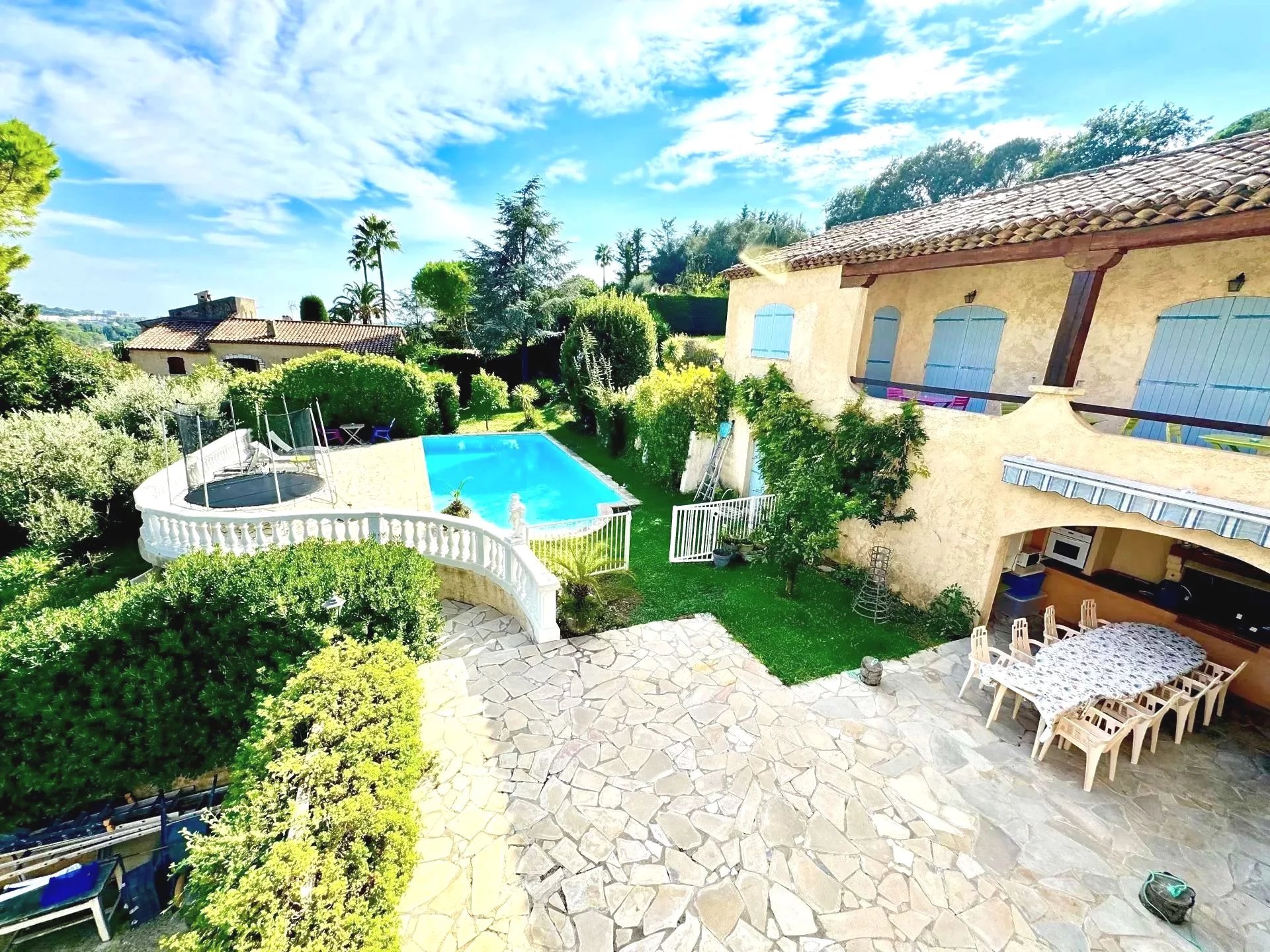 Vendita villa a Mougins con piscina su 3800m² di terreno