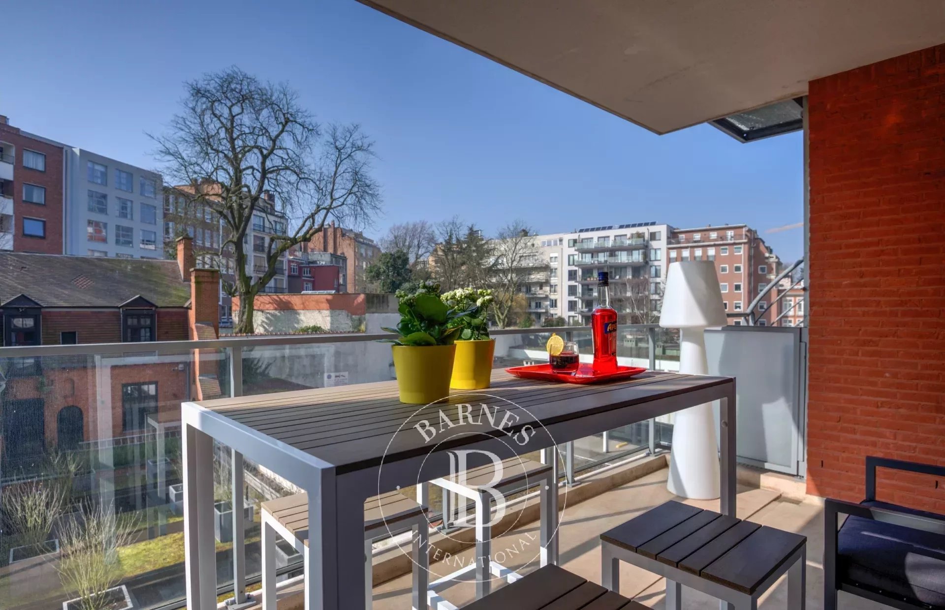 Prachtig appartement met 2 slaapkamers, terras, garage