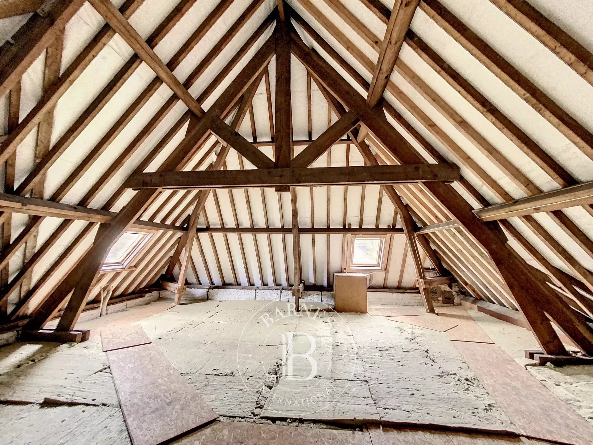 Prachtig huis met 5 slaapkamers + studeerkamer, garage en tuin