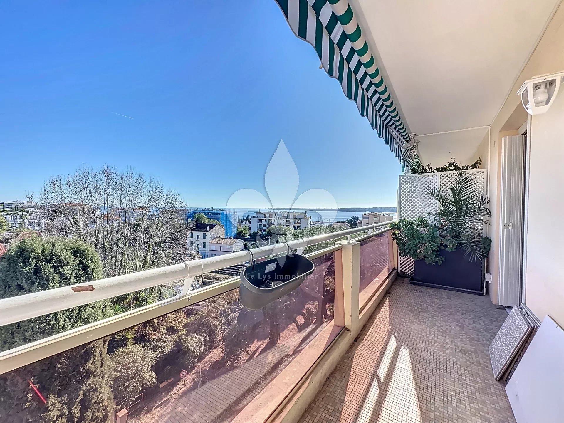 Cannes - Alexandre III: 2-room apartment with sea view