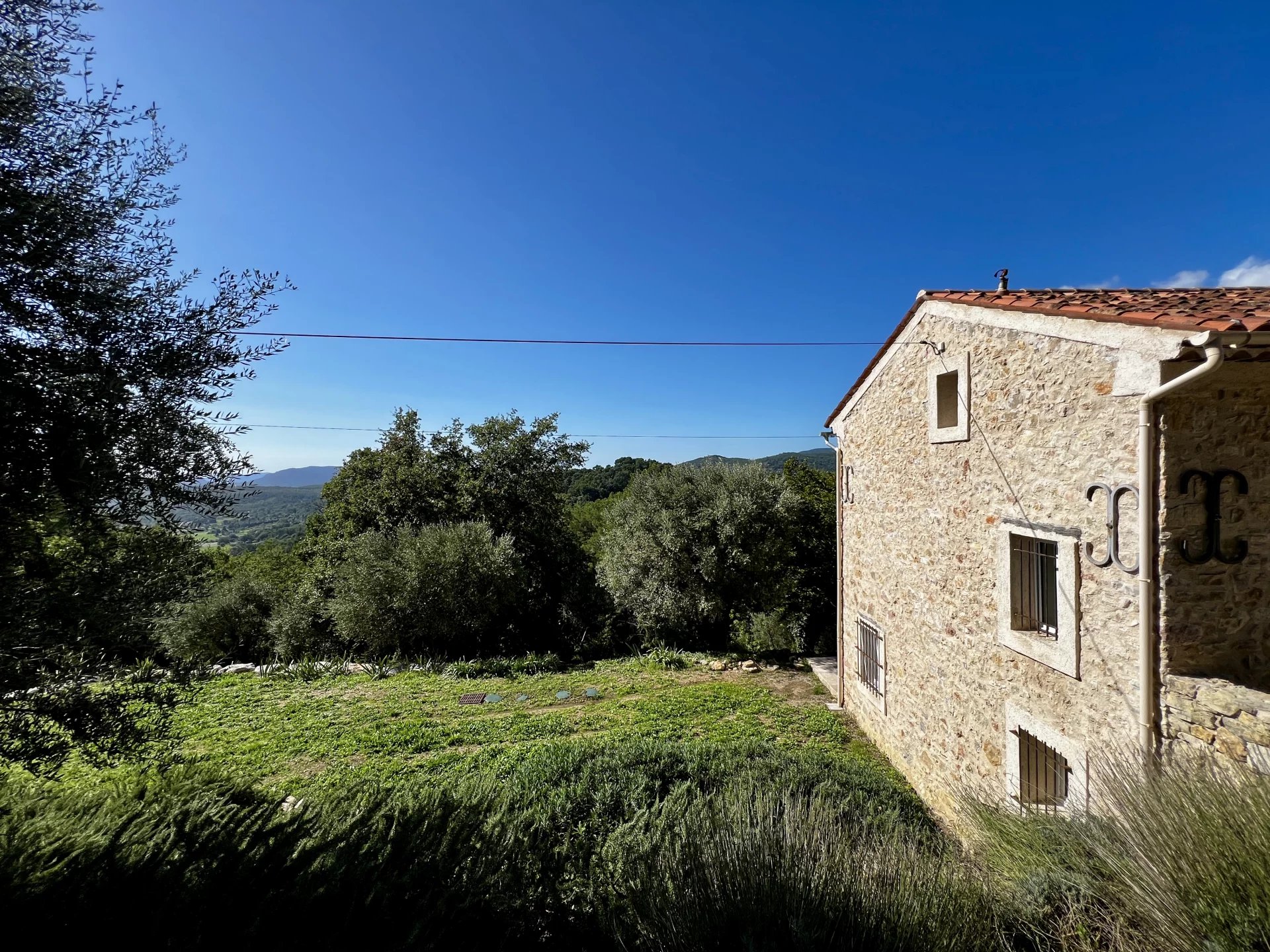 STONE SHEEPFOLD - FAYENCE