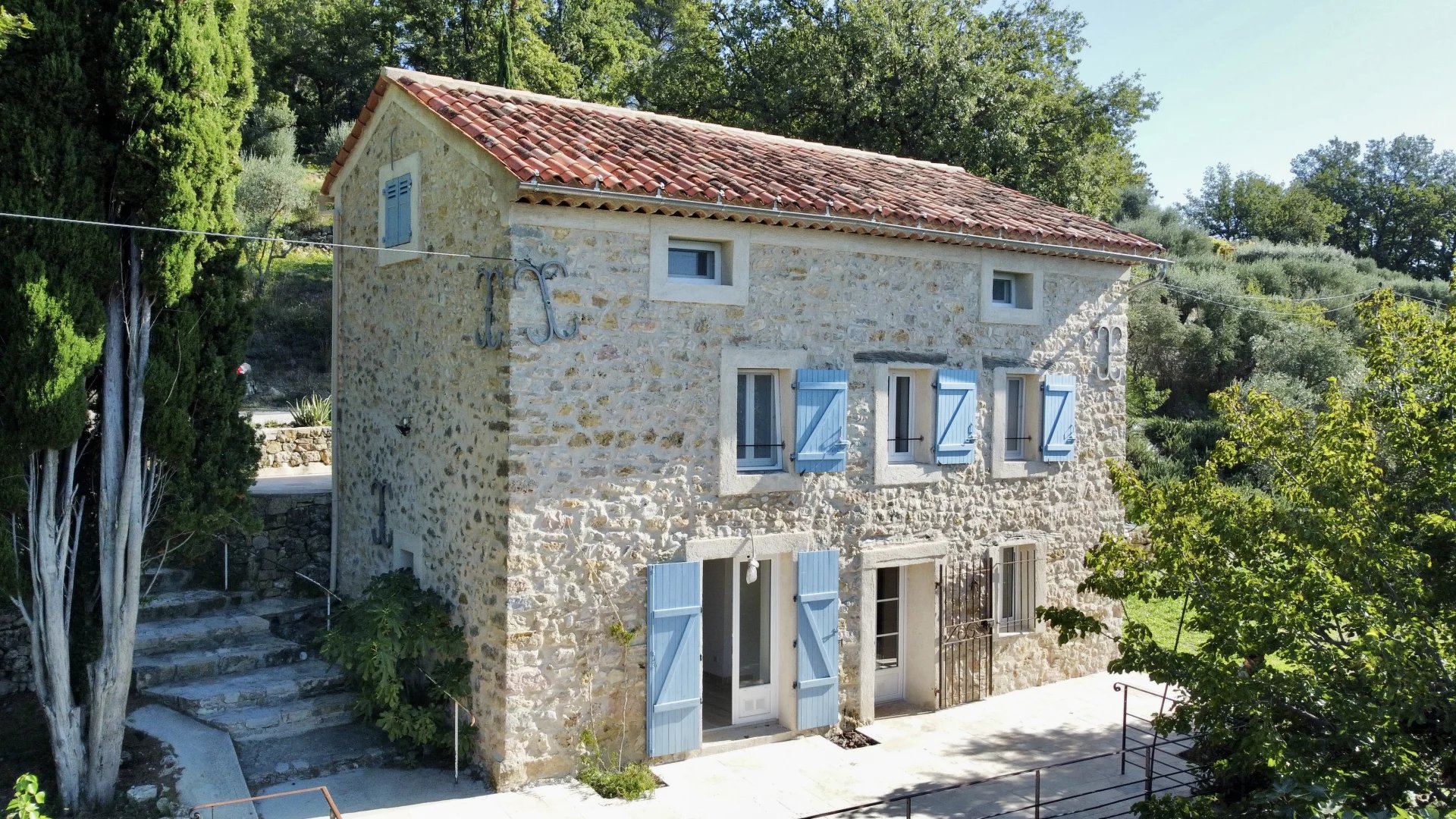 STONE SHEEPFOLD - FAYENCE