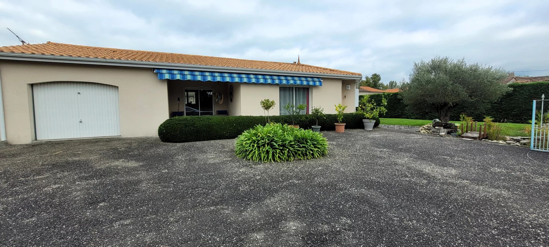 33240 LA LANDE DE FRONSAC - MAISON 120M² - 3 CHAMBRES ET GRAND JARDIN