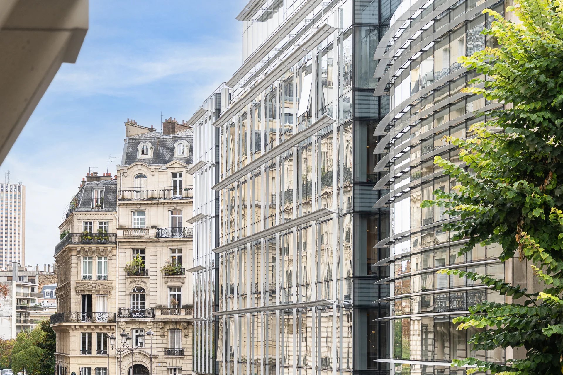 Paris 16 - Victor Hugo - Apartment for sale - 112 sq.m (1,205 sq ft) - 2 bedrooms