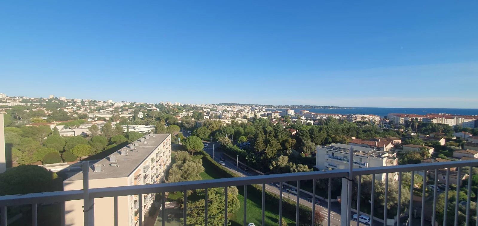 JUAN LES PINS - VUE MER PANORAMIQUE F1 + TERRASSE