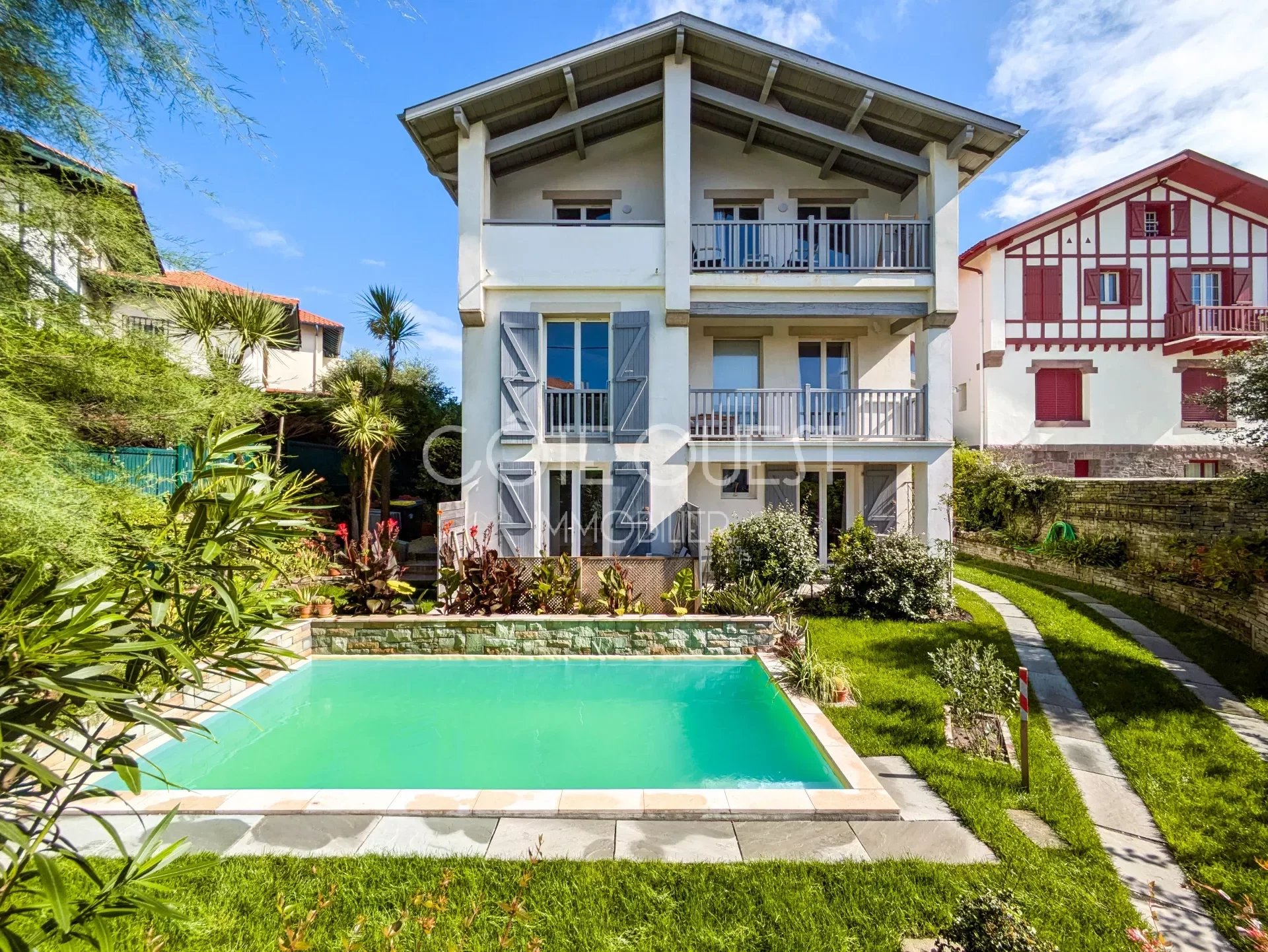 À VENDRE BIARRITZ - MAISON AVEC PISCINE SUR LE GOLF