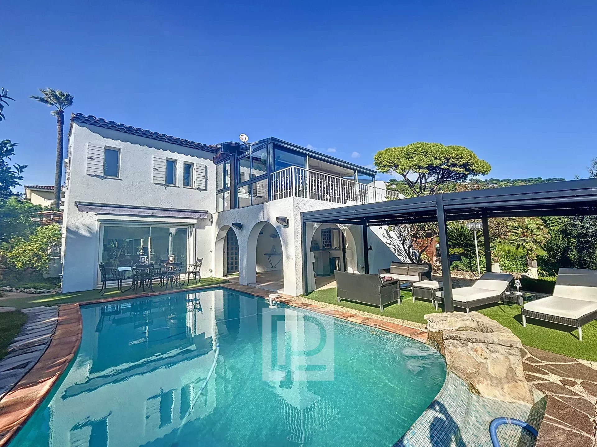 Sale House - Cannes Californie