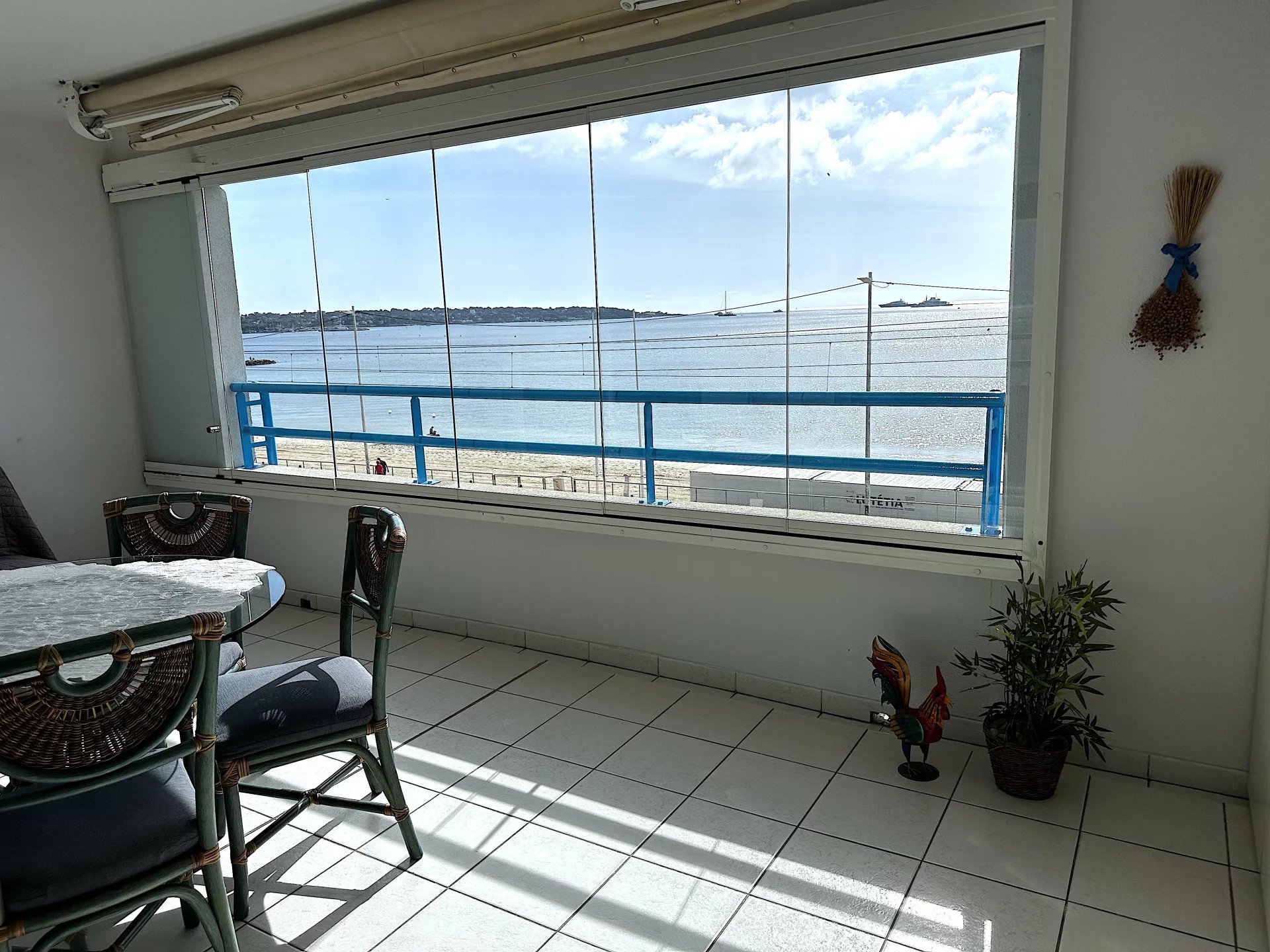 Juan les Pins, 1 bed apartment, sea view.