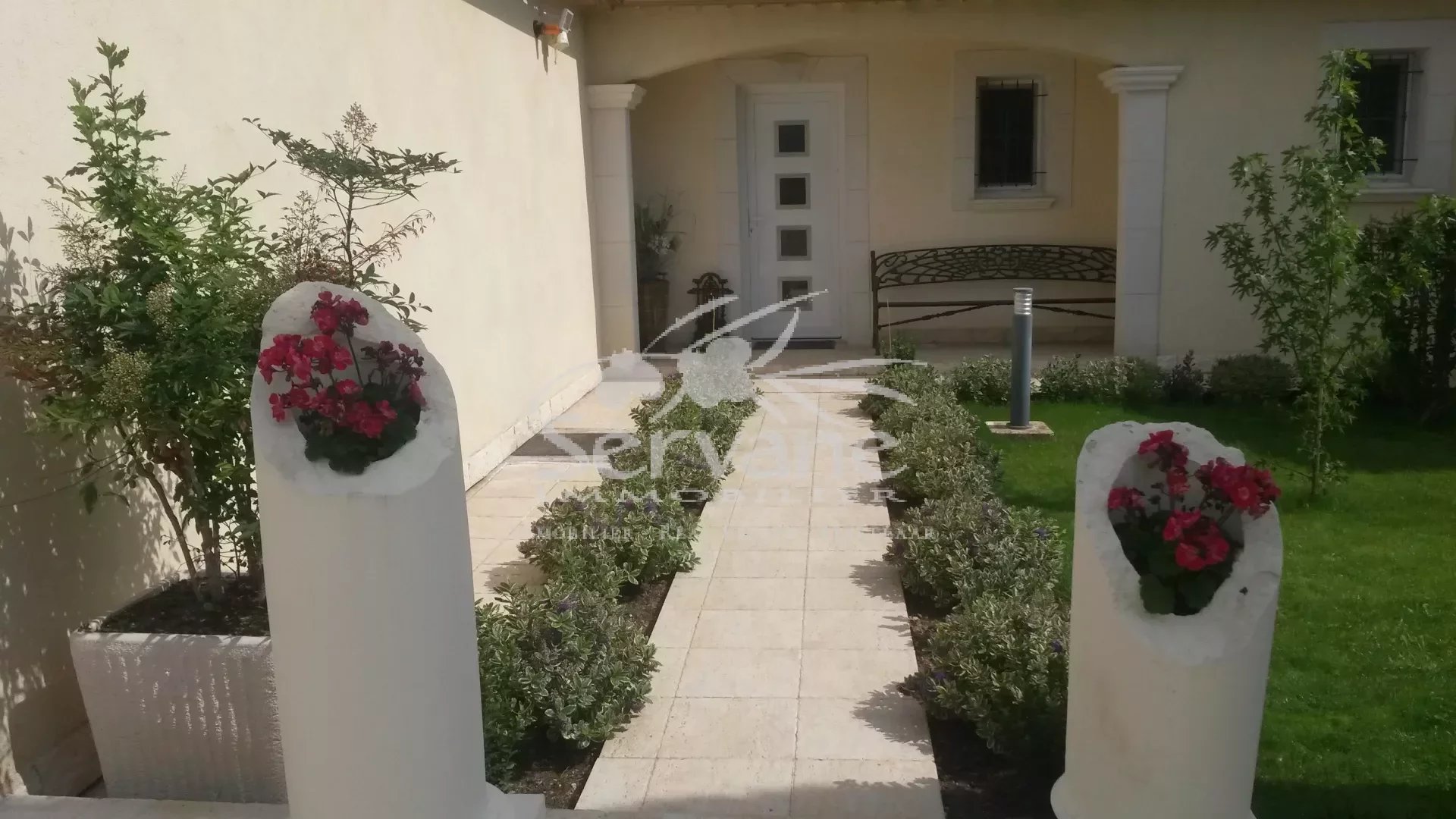 VERY NICE 4 BEDROOMS VILLA WITH POOL