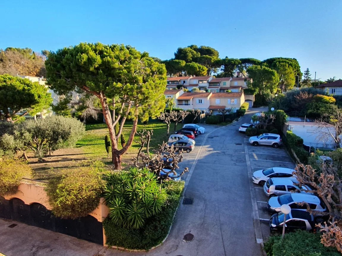 2 pièces en dernier étage avec parking et cave