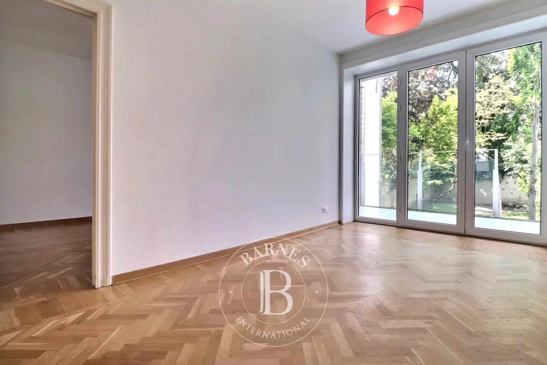 Close to Avenue Molière - 3-beds duplex + garden + terrace