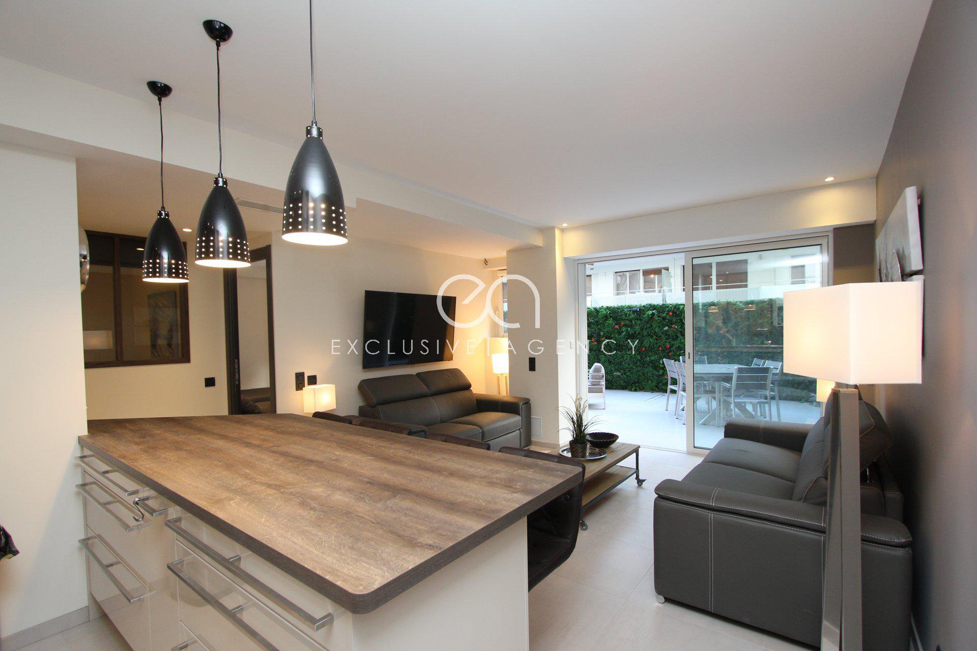 Cannes Center 3 rooms apartment of 60m² with terrace for 2 to 4 people.