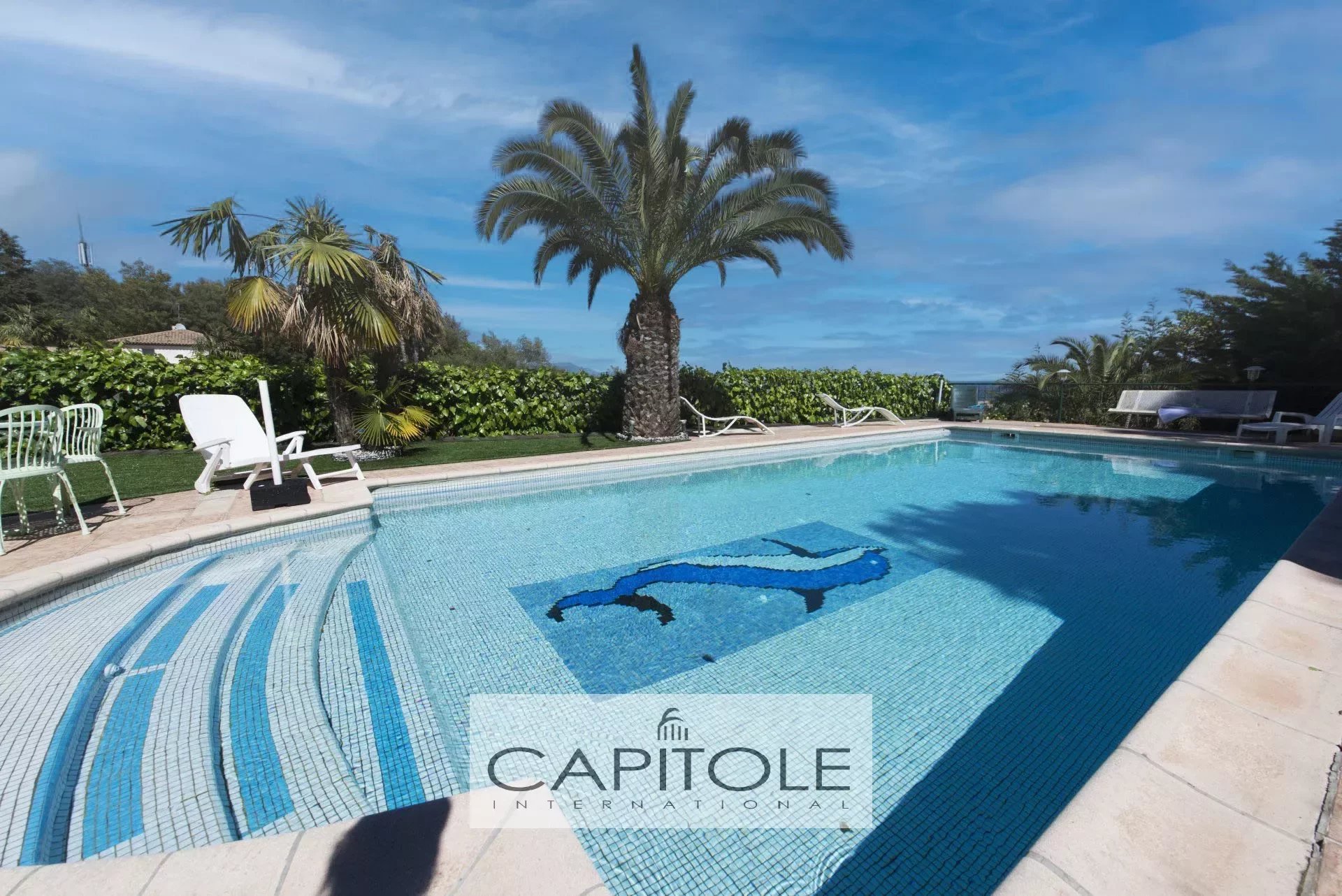 Antibes, vue mer panoramique, villa de 5/6 p, terrain plat 1300m², piscine, calme