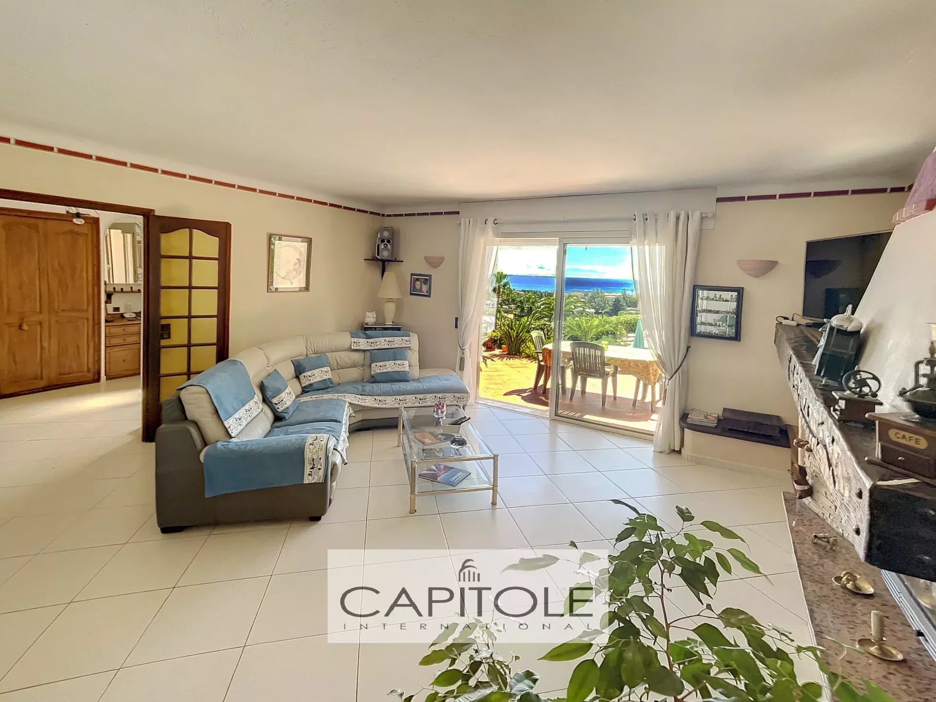 Antibes, vue mer panoramique, villa 5/6p 240 m², terrain plat 1300m², piscine, calme