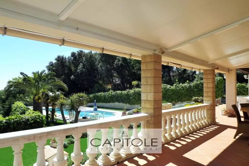 Antibes,  panoramic sea view, 5 bedrooms villa of 240m², garage