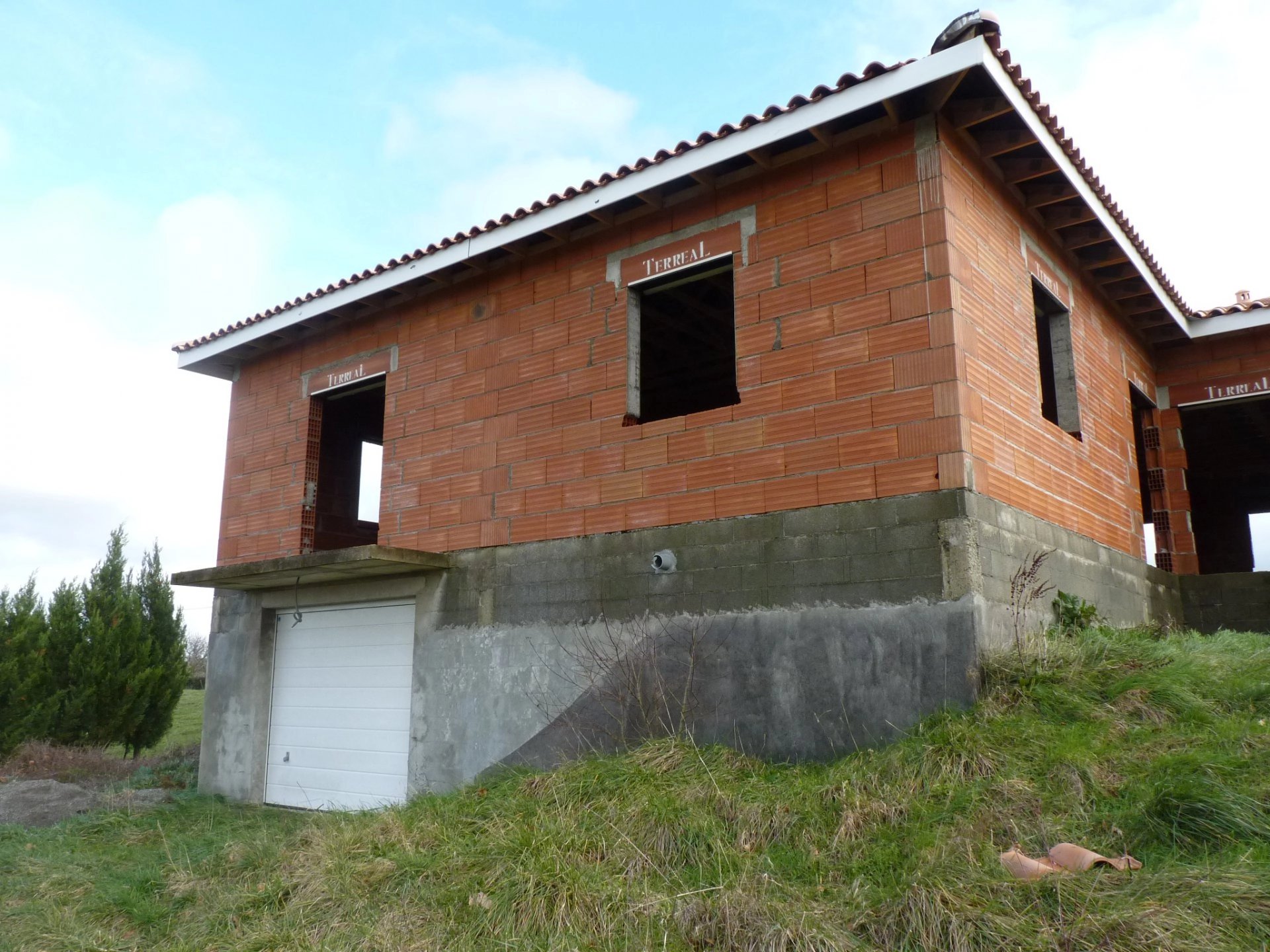 Partly built house to finish near Castera Vignoles on almost 2 hectares of land with mountain views