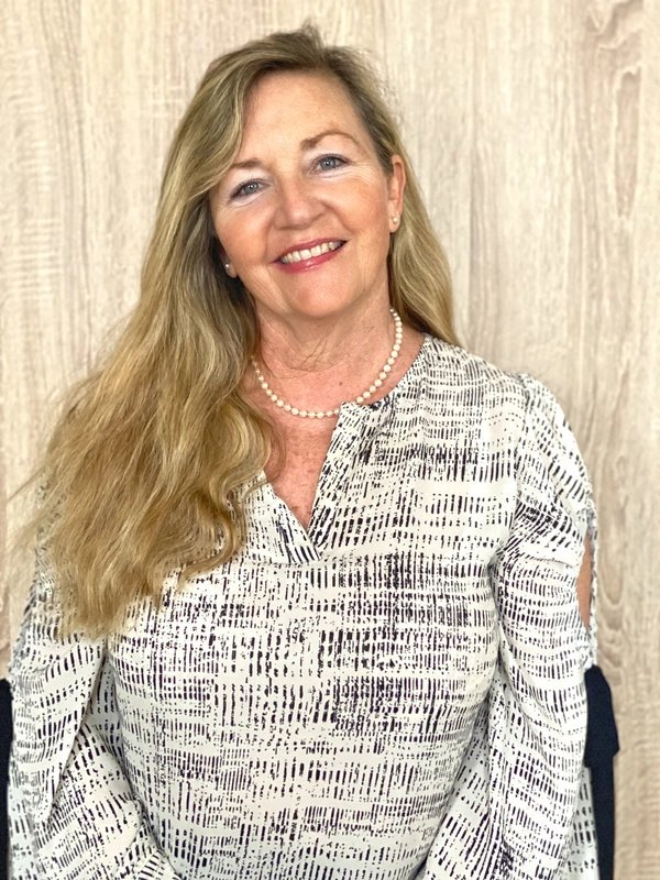 Suzi JAMESON