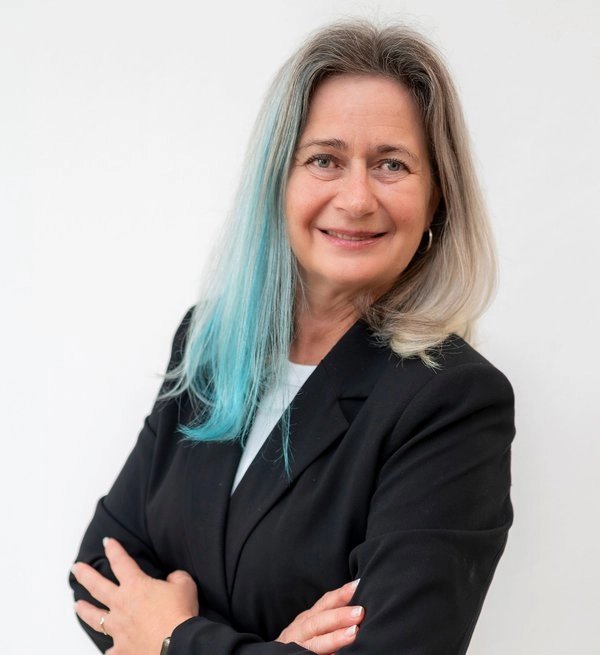 Ângela BORN