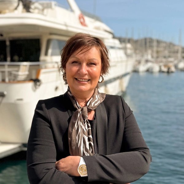 Nadège BRAYELLE