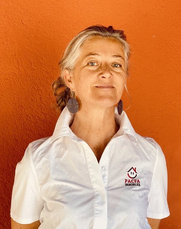 Ghislaine DE LESTRADE