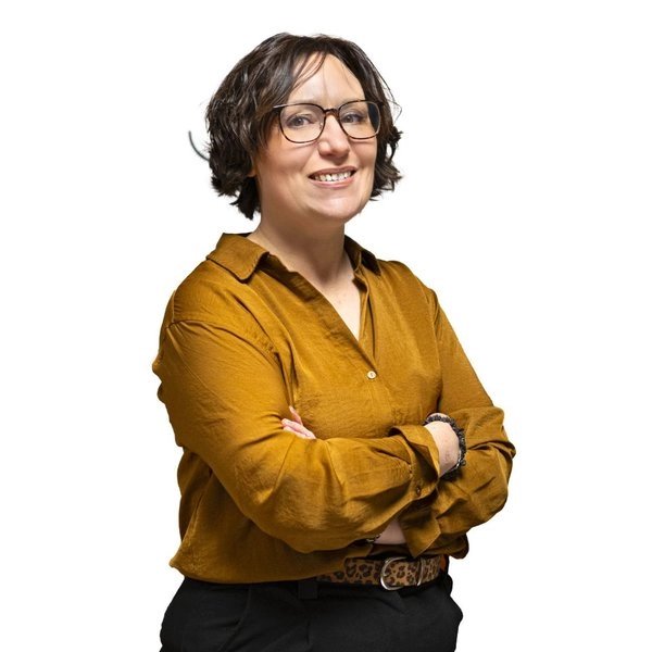 E.i Cynthia MAJEWSKI