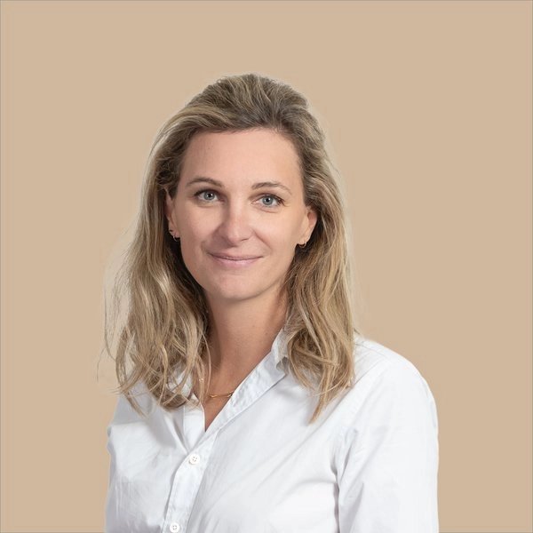 Laure DE BRONAC